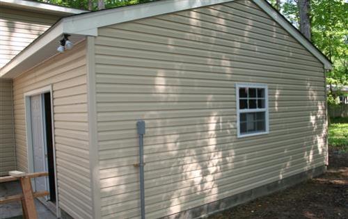 Garage 20x22 with patio door