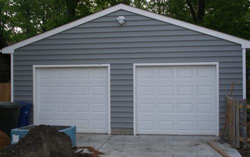 Garage with extended apron for parking