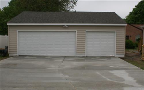 Garage 2 doors with different sizes